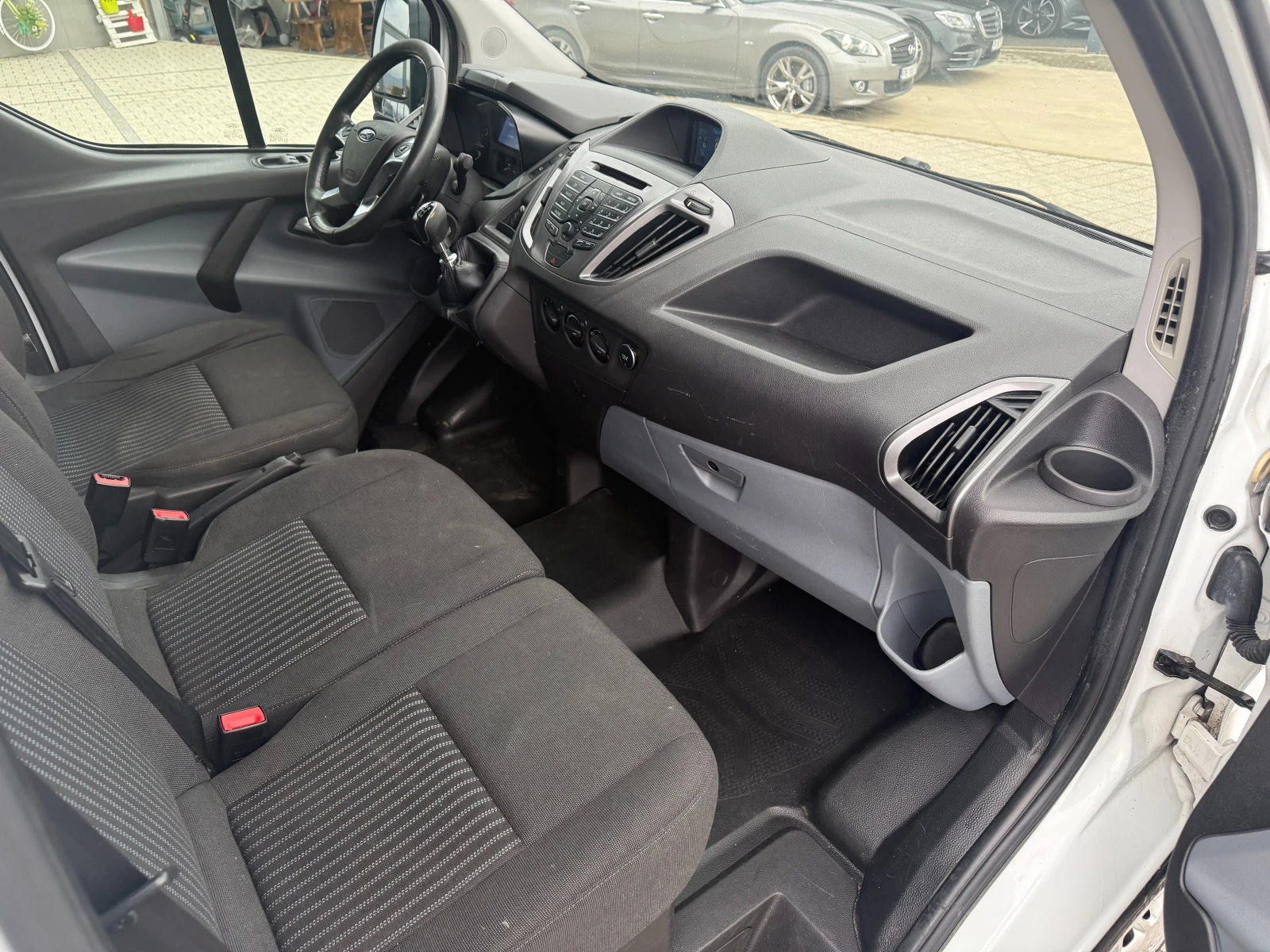 Ford Transit Custom 2.2TDCI Климатик L1H1 Euro 5 - изображение 10