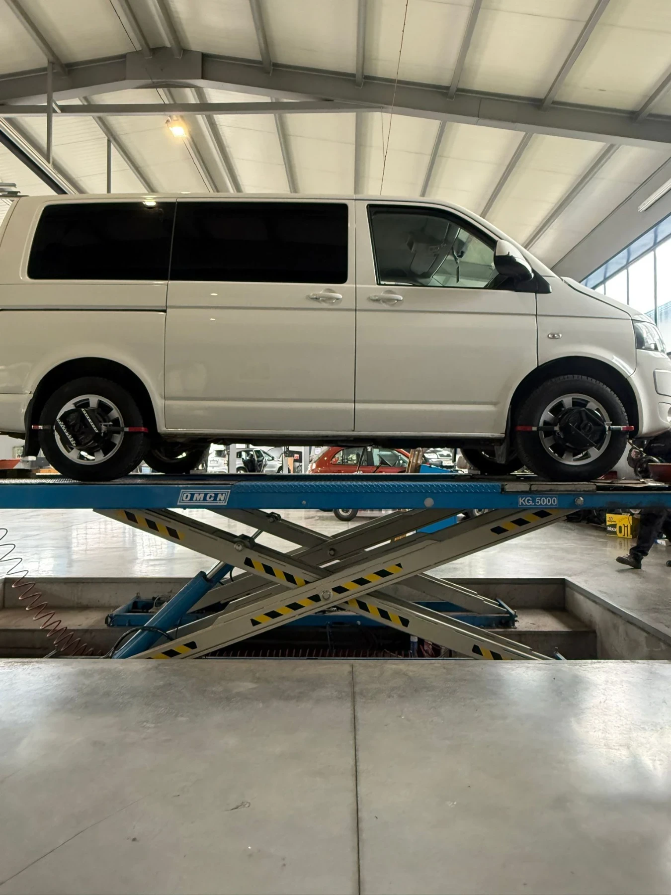 VW T5, снимка 5 - Бусове и автобуси - 54692615
