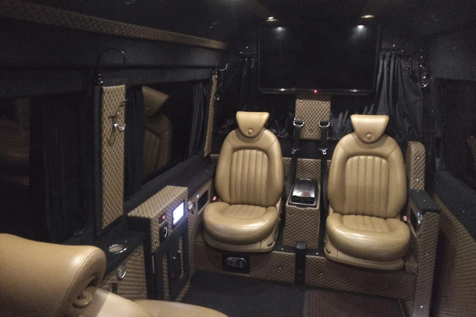 VW Crafter 8+ 1.....Счупен мотор, снимка 16 - Бусове и автобуси - 54825278